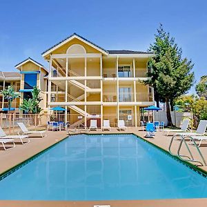 Days Inn&Suites Santa Cruz